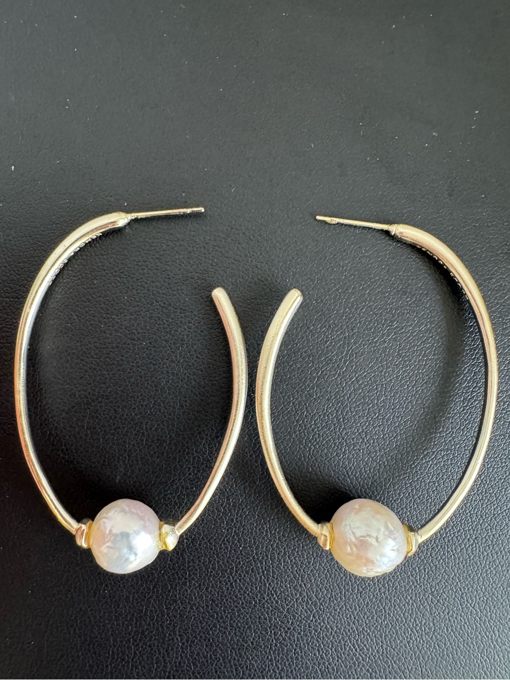 Kendra Scott Regina Gold Hoop Earrings with White Pearls